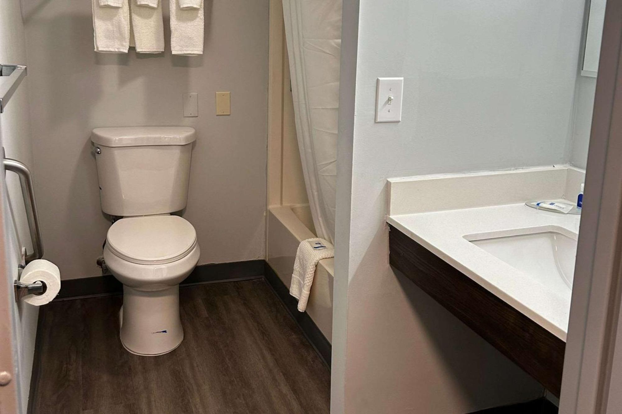 Rodeway Inn Clemmons - Winston-Salem Area ภายนอก รูปภาพ