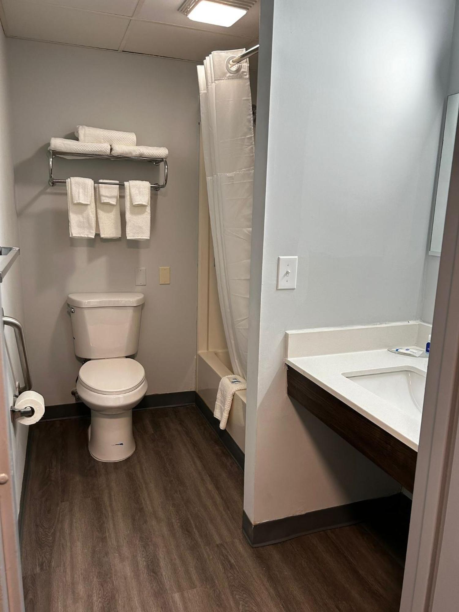 Rodeway Inn Clemmons - Winston-Salem Area ภายนอก รูปภาพ